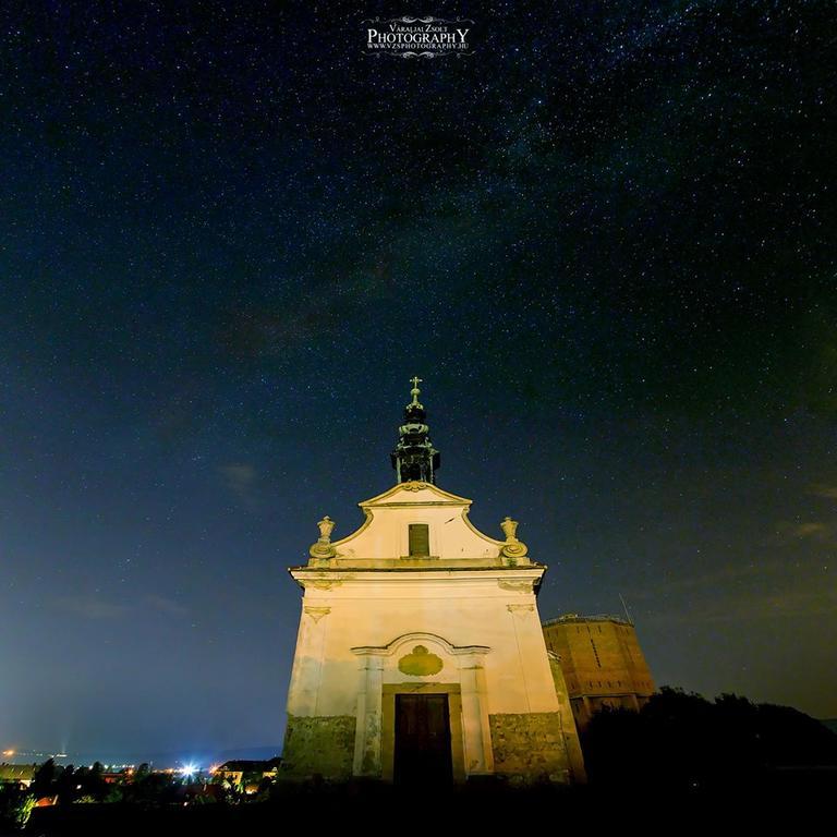 Szent Ivan Vendeghaz Tata Buitenkant foto