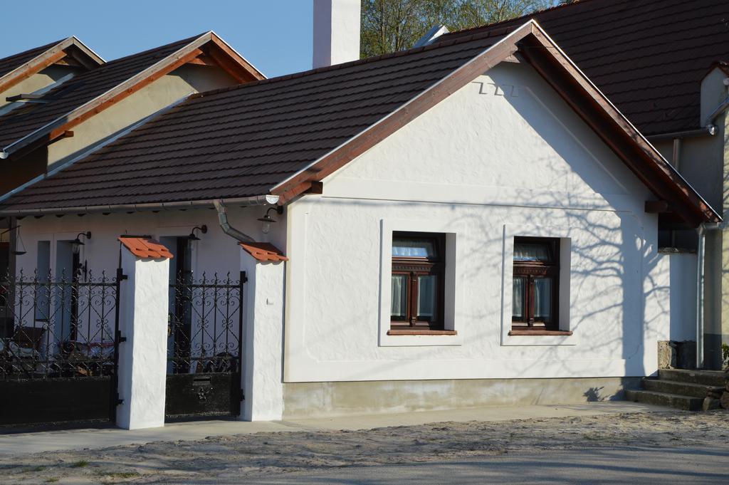 Szent Ivan Vendeghaz Tata Buitenkant foto